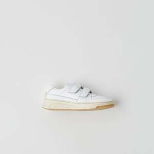 Shoe 1: FA-MI-SHOE000001