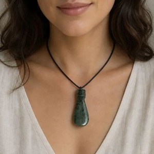 Products: NZ Pounamu Mere – FREE name Engraving – Knox Engravers