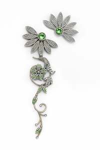 Earrings: BURBERRY VINTAGE EARRING HALF-DAISY