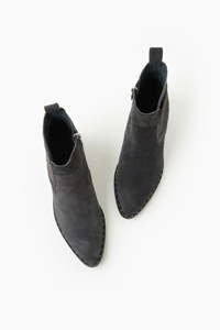 Boots: Walnut Melbourne - Willoh Suede Boot Black