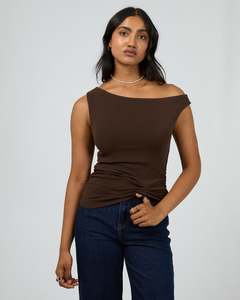Kylie Off Shoulder Top / Brown | All About Eve