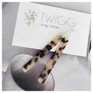 Light Tortoiseshell Rod Earrings