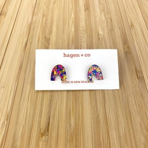 Hagen Co: Open Arch Stud Earrings - Blue Glitter