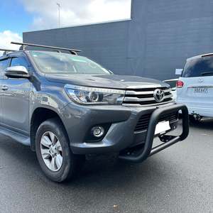 Nudge Bars: Nudge Bar (Compatible Front Sensors) Toyota Hilux 2015-2025 Matte