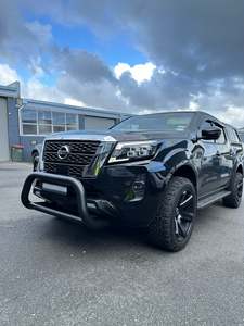 Nudge Bars: Nudge Bar (Compatible Front Sensors) Medium Size Nissan Navara 2021+
