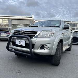 Nudge Bars: Nudge Bar (Compatible Front Sensors) Toyota Hilux Vigo 2005-2015