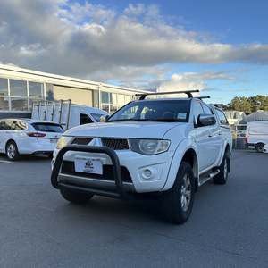 Nudge Bars: Nudge Bar(Compatible Front Sensors) Mitsubishi Triton 2005-2015 Matte