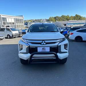 Nudge bar (Compatible Front Sensors) Medium Size Triton 2019-2023