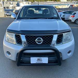 Nissan Navara D40: Bonnet Guard Protector Stone Guard Nissan Navara D40 2005-2015 Thai