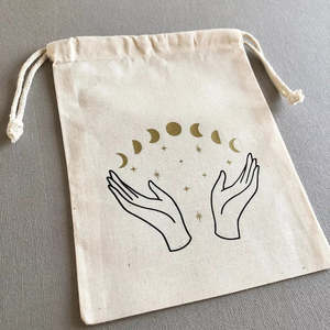 Frontpage: Moon pouch