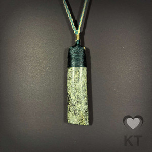 Green Mepere Toki - Large Kowhatu Taonga