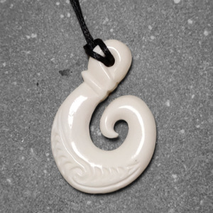 Products: Jo Lolohea – Bone Matau (45mm 13-3 As)