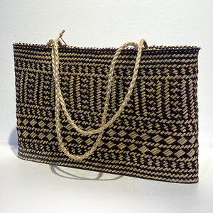 Products: Anna Bowen – Kete Whakairo