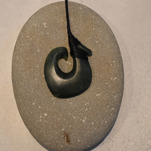 Products: Graeme Wylie – Hei Matau (55mm 74-19 As SOLD 14/06/25 COUNT)