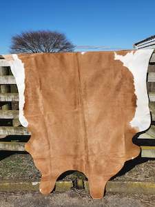 Black And White Cowhides: Natural Brazilian Cowhide -
Caramel & Ivory