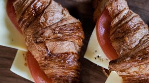 Products: (V) Cheese & Tomato Croissant