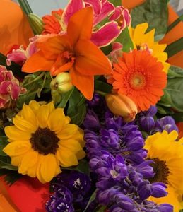 Products: Vibrant Bright Bouquet - La Fleur