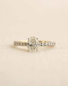 Frontpage: Oval Cut Lab-Grown Diamond Engagement Ring in Yellow Gold