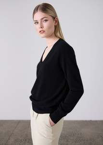 Essentials: Amy Cashmere V-Neck - Black