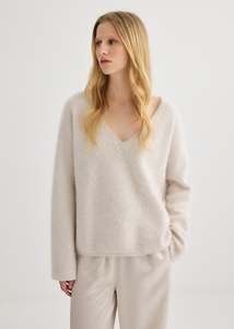Knitwear: Brushed Cashmere V-Neck - Oyster