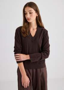 Knitwear: Featherlight Cashmere V-Neck - Chocolate