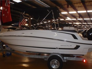 Products: Bayliner VR5 BR