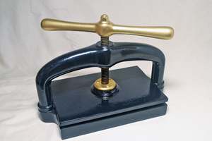 Frontpage: Book press - large
