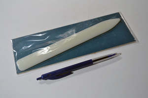 Bookbinding: Plastic paper folder