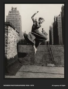 Photography: Women Photographers 1900–1975: A Legacy of Light: An Illustrated Photography Book on Women Artists and 20th-Century Photography