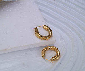 Products: Carli Hoops Lana Leigh