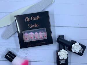 Press on nails: Heart beat