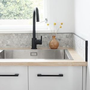 Mosaics 1: Carrara marble hex mosaic 25mm