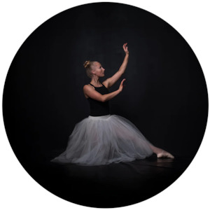 Sally Circle Wallpaper