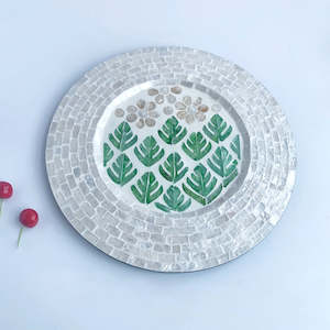 Tableware: Willow Hand-made Shell Decorative Tray/Placemat 33cm - Green Leaves