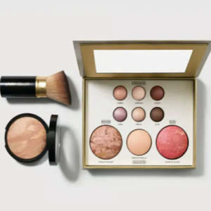 Beauty: Lightweight Seamless Setting Eyeshadow And Foundation