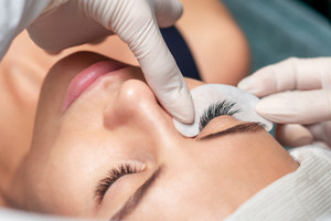 Products: 1 Day Classic Lash Extension Course with Starter Kit Le Beauty