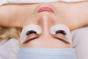 Products: 1 Day Volume Lash Extension Course Le Beauty