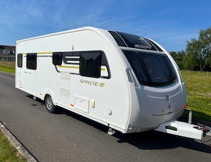 Caravans: 2016 Swift Sprite Major 4SB (NEW SHAPE) – TRANSVERSE ISLAND BED / FULL END BATHROOM / 4-BERTH / ATC / TIMBERLESS FRAME IN TRANSIT – ETA SEPTEMBER