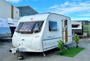 Products: 2000 Coachman Amara 380-2 – LIGHTWEIGHT / 2-BERTH / TV / MOTOR MOVER / 2 X AWNINGS / SELF CONTAINMENT CERT + EXTRAS FINANCE AVAILABLE