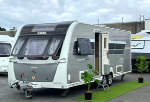 Caravans: 2018 Elddis Crusader Storm – TOP OF THE LINE / TRANSVERSE ISLAND BED / FULL END BATHROOM / MOTOR MOVERS / SOLAR / CENTRAL HEATING UNDER CONTRACT