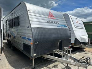 Caravans: 2018 New Age Manta Ray DOUBLE BUNKS MR20BC 20FT / 4-5 BERTH / QUEEN ISLAND BED / CLUB DINETTE / AWNING / SOLAR / FRESH WATER TANKS / HEAT PUMP JUST ARRIVED