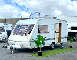 Products: 2002 Swift Charisma 230 LIGHTWEIGHT 2-BERTH / FULL ENSUITE BATHROOM / FULL AWNING / SELF CONTAINED UNDER CONTRACT