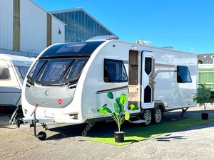 Products: 2017 Swift Explorer 650 NZ NEW – TWN AXLE / REAR ISLAND BED / CENTRE BATHROOM / LIGHTWEIGHT 4-BERTH / FRESH & GREY TANKS / SOLAR / SELF CONTAINMENT / BIKE RACK / TV UNDER CONTRACT