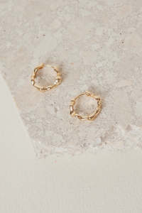 Jewellery: Wavey Hoop Earing