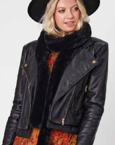 All: Flory Fur Scarf Black