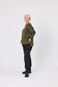 8: Dee Pant Black