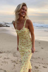 Long Dresses: Realisation Par Allegra Dress Yellow