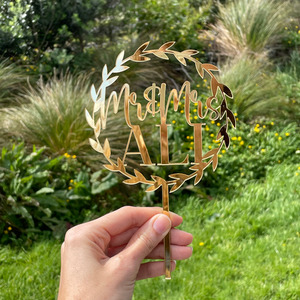 Mr & Mrs cake topper - Design 2 Leo Design Studio