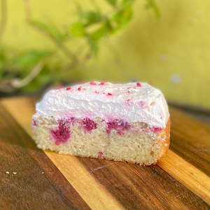 Sweet Cafe Food: Lemon and Raspberry Cake
