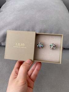 Display: Gift box (8cm x 8cm)